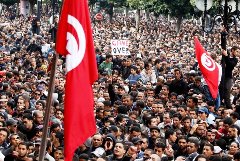 La Tunisie vit pr�sentement de grands bouleversements et le peuple tunisien envahit les rues, dont l�avenue Habib Bourguiba � Tunis. (Photo: Khalil Boujmil)