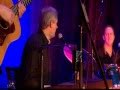  - Un peu plus d'un an apr�s avoir surpris tout le monde en interpr�tant une pi�ce des Beatles au Centre national des Arts, le premier ministre du Canada Stephen Harper a offert une nouvelle prestation, au d�but d�cembre � Ottawa. Le tout avait lieu � l'occasion d'une f�te de No�l du Parti conservateur. M. Harper y a interpr�t� cinq chansons, pigeant notamment dans le r�pertoire des Rolling Stones et du groupe canadien The Guess Who. Ici, il reprend la chanson Sweet Caroline, compos�e � l'origine par Neil Diamond.  - Cliquez pour plus de d�tails