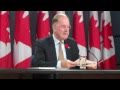  - Le commissaire aux langues officielles, Graham Fraser, a d�voil� le second volume de son rapport annuel pour l'ann�e 2009-2010. Ici, il parle des lacunes qu'il observe en ce qui a trait � la place qu'occupent les deux langues officielles au sein des institutions f�d�rales, lacunes qui sont soulev�es ann�e apr�s ann�e note-t-il.  - Cliquez pour plus de d�tails