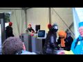  - Tous les spectateurs qui souhaitent assister aux comp�titions olynmpiques ont � se soumettre � certaines v�rifications. Ils doivent notamment faire v�rifier leurs sacs en plus de passer un d�tecteur de m�tal.  - Cliquez pour plus de d�tails
